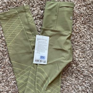 Lululemon Mapped out HR tight 28” size 2